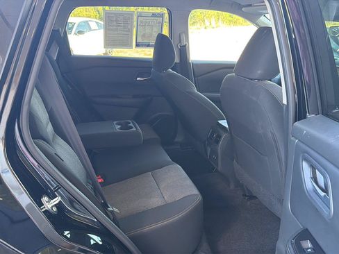 Used 2025 Nissan Rogue SV FWD image 12