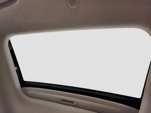 Used 2025 Hyundai Venue SEL FWD image 24