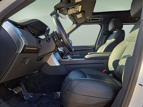 Used 2025 Land Rover Range Rover SE image 22