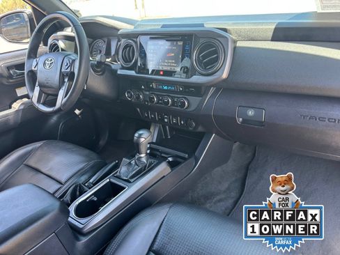 Used 2018 Toyota Tacoma TRD Off-Road AWD/4WD image 12