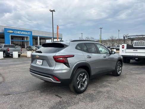 New 2026 Chevrolet Trax LT w/ Sunroof Package image 3