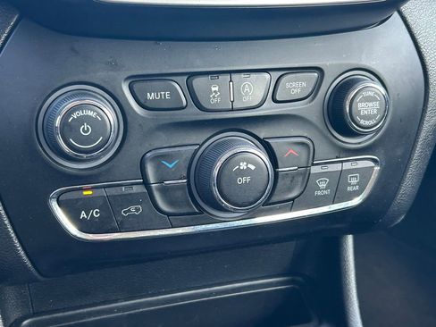 Used 2021 Jeep Cherokee Latitude Lux image 29