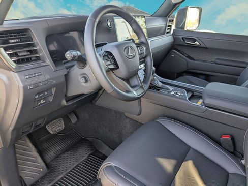 Certified 2025 Lexus GX 550 w/ Cold Area Package image 6