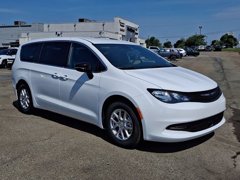 New 2027 Chrysler Pacifica LX FWD image 1