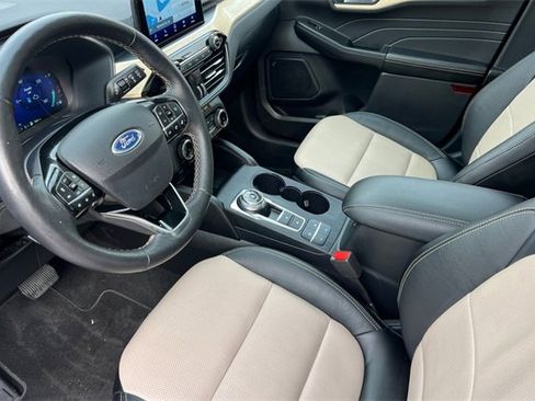 Used 2022 Ford Escape Titanium w/ Titanium Premium Package image 10