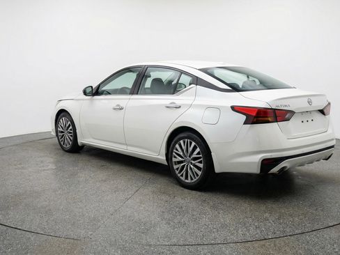 Used 2025 Nissan Altima 2.5 SV FWD image 6