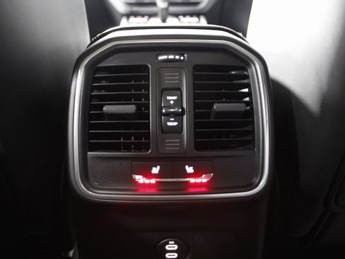 Certified 2025 Porsche Macan image 20