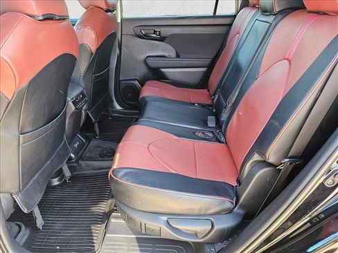 Used 2023 Toyota Highlander LE FWD image 16