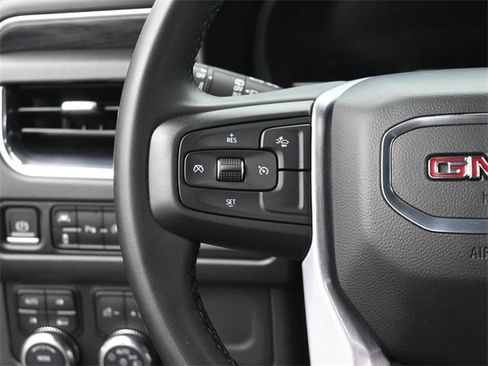 Used 2023 GMC Yukon XL SLT image 32