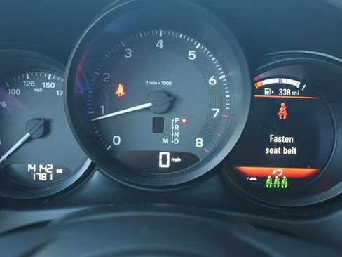 Certified 2023 Porsche Macan image 20