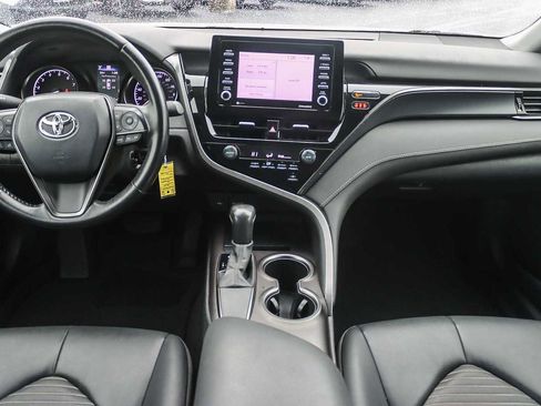 Used 2021 Toyota Camry SE image 11