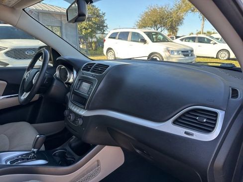 Used 2016 Dodge Journey SE w/ Flexible Seating Group image 10
