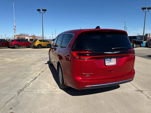 New 2026 Chrysler Pacifica Select image 10