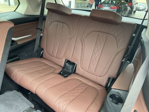 Used 2023 BMW X7 xDrive40i w/ Executive Package image 11