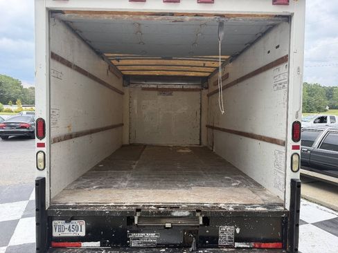 Used 2006 GMC Savana 3500 RWD image 5