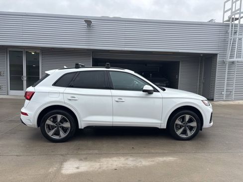 Used 2025 Audi Q5 2.0T Premium w/ Convenience Plus Package image 4