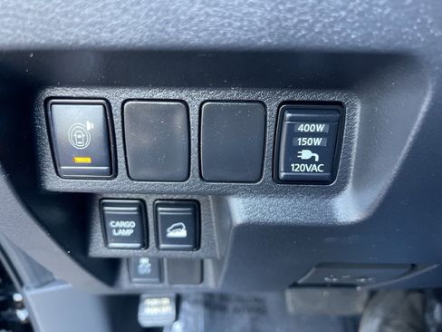 Used 2022 Nissan Frontier SV image 15