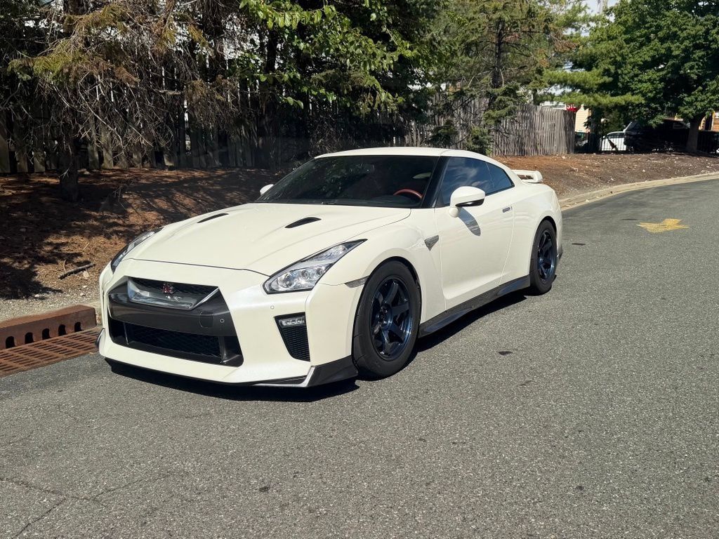 Used 2019 Nissan GT-R Premium w/ Premium Interior Package AWD/4WD image 4