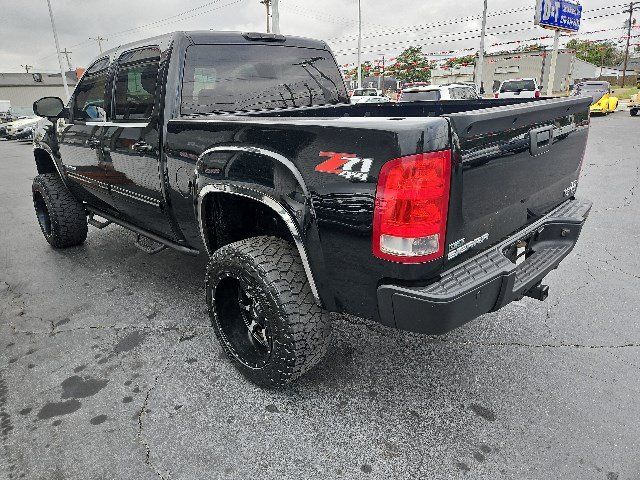 Used 2011 GMC Sierra 1500 SLT w/ SLT Convenience Package AWD/4WD image 4