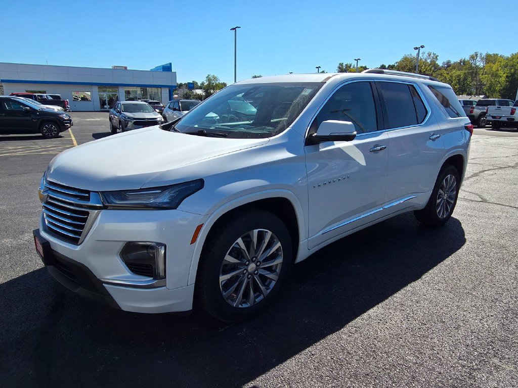 Used 2023 Chevrolet Traverse Premier FWD image 4