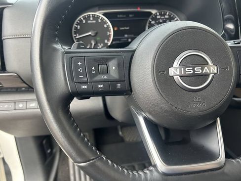 Used 2025 Nissan Pathfinder SV FWD image 25