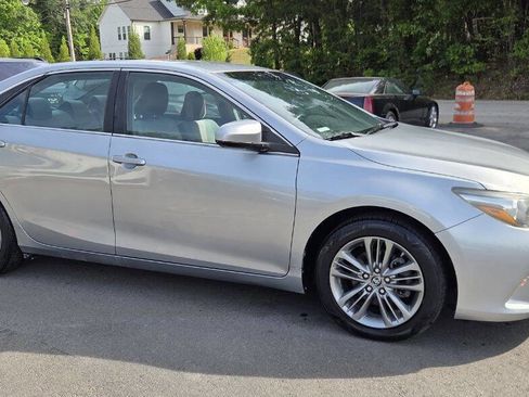 Used 2016 Toyota Camry SE image 4