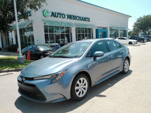 Used 2025 Toyota Corolla LE FWD image 1