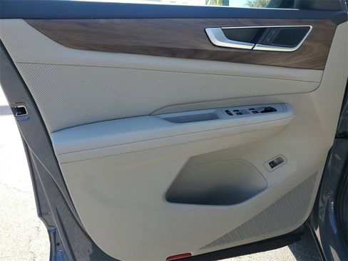 Certified 2025 Volkswagen Atlas SE image 19