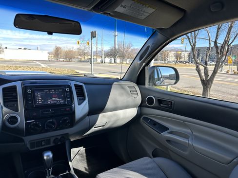 Used 2015 Toyota Tacoma 4x4 Double Cab w/ TRD Sport Package image 29