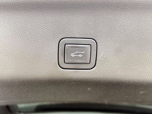 Used 2025 Chevrolet Tahoe Z71 AWD/4WD image 12