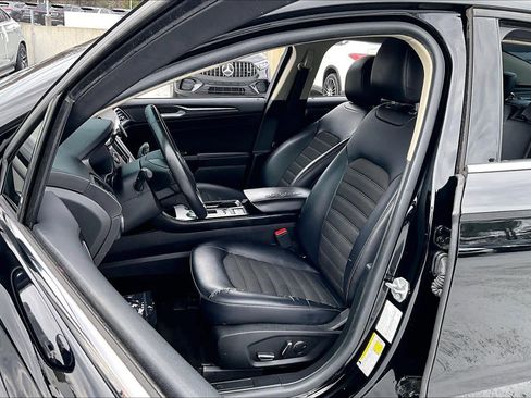 Used 2018 Ford Fusion SE w/ Equipment Group 601A image 8