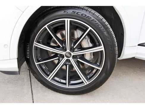 Used 2022 Audi Q7 3.0T Premium Plus w/ Premium Plus Package AWD/4WD image 29