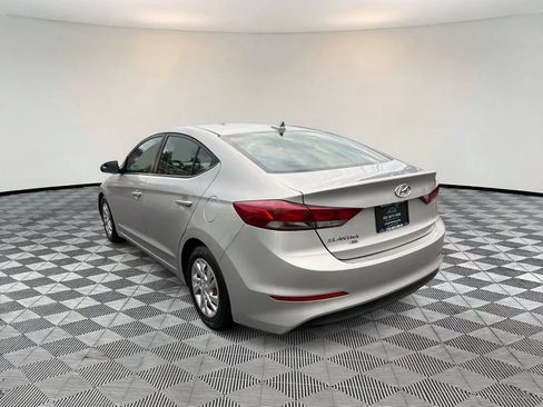 Used 2018 Hyundai Elantra SE w/ SE Connectivity Package 04 FWD image 5