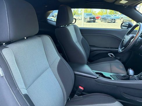 Used 2015 Dodge Challenger SXT RWD image 23