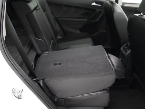 Used 2022 Volkswagen Tiguan SE w/ Panoramic Sunroof Package image 61