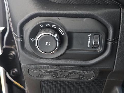 New 2025 Jeep Wrangler Unlimited Rubicon w/ Convenience Group AWD/4WD image 28