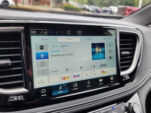 New 2026 Chrysler Pacifica Select image 22