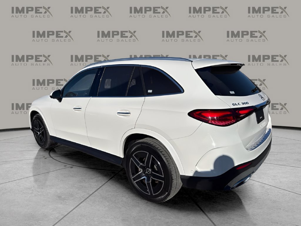 Used 2024 Mercedes-Benz GLC 300 4MATIC image 3