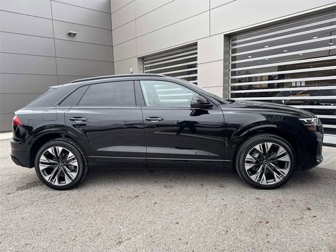 Used 2025 Audi Q8 Premium Plus image 8
