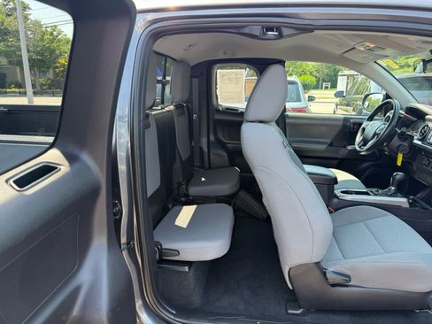 Used 2019 Toyota Tacoma SR5 w/ SR5 Appearance Package (SM) RWD image 9