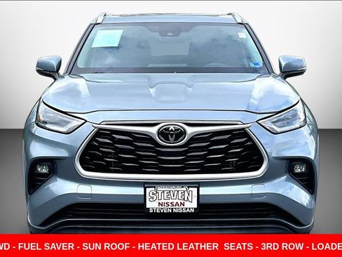 Used 2021 Toyota Highlander XLE AWD/4WD image 2