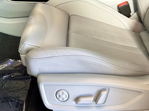 Used 2025 Audi Q5 e Premium Plus w/ Premium Plus Package image 18