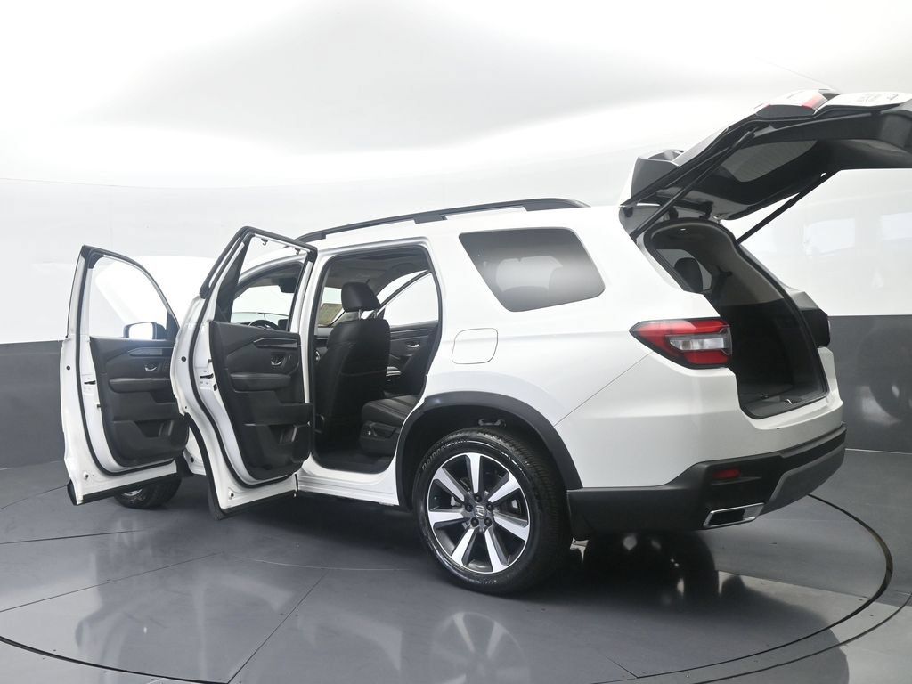 Used 2025 Honda Pilot Touring image 81