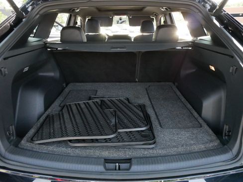 Certified 2023 Volkswagen Atlas Cross Sport SE w/ Panoramic Sunroof Package AWD/4WD image 18