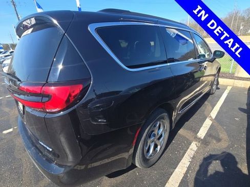 Used 2023 Chrysler Pacifica Limited image 11