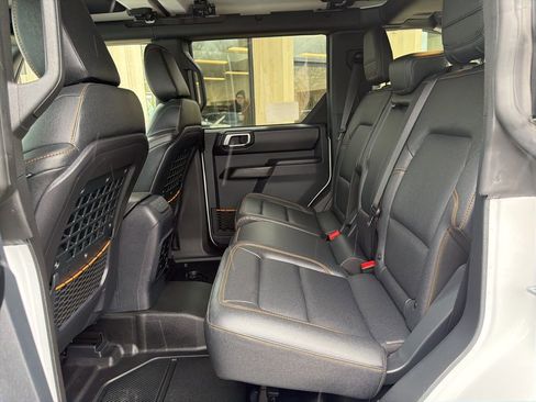 Used 2024 Ford Bronco Badlands image 44