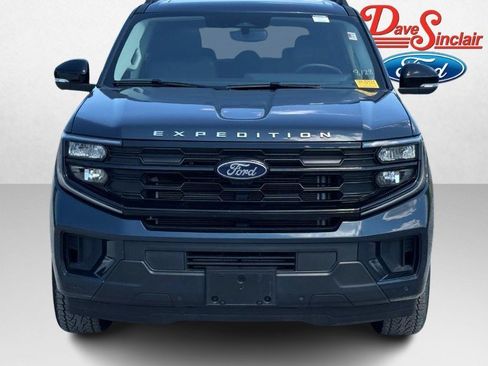 Used 2025 Ford Expedition Active AWD/4WD image 2