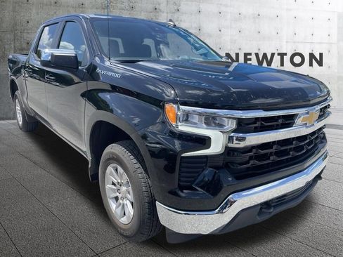 Used 2022 Chevrolet Silverado 1500 LT AWD/4WD image 1