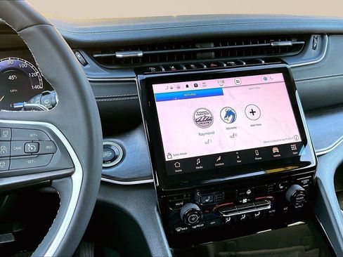 Used 2023 Jeep Grand Cherokee Limited image 7