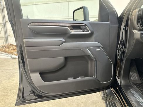 Used 2025 Chevrolet Silverado 2500 LTZ w/ LTZ Convenience Package image 22